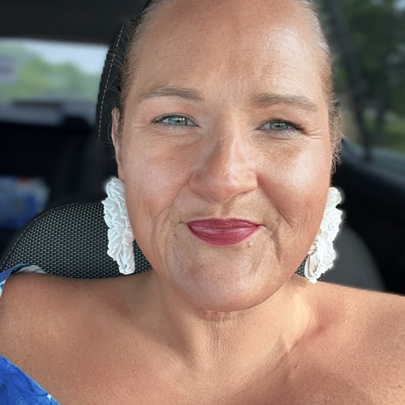 Meet your Posher, Gwendolyn - Picture 2 of 10